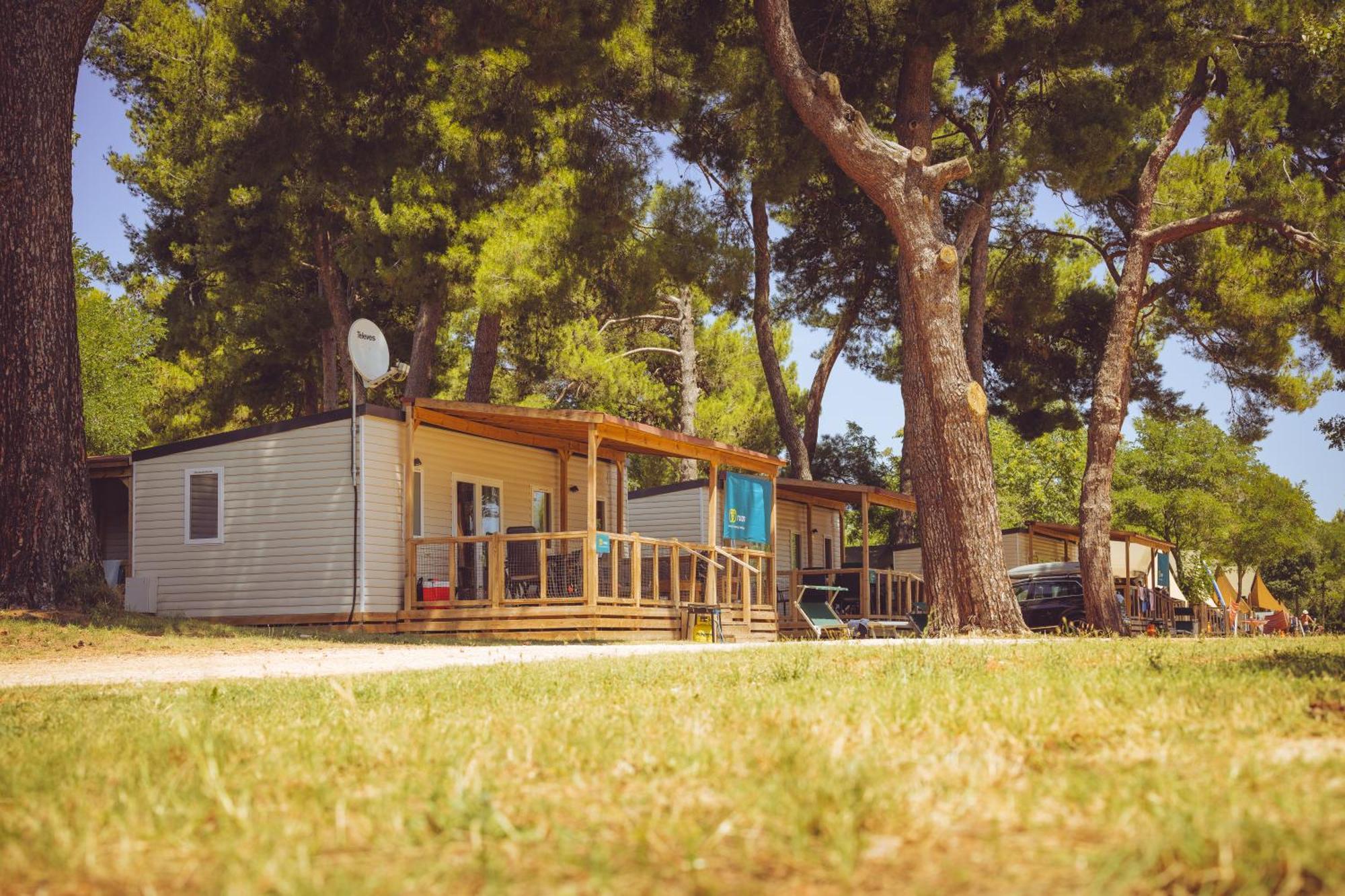 Camping Bi-Village - Roan Valbandon Exterior photo